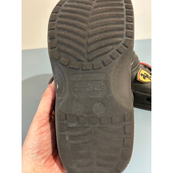 Crocs black womens size 7 mens size 5 including jibbitz - Picture 6 of 6